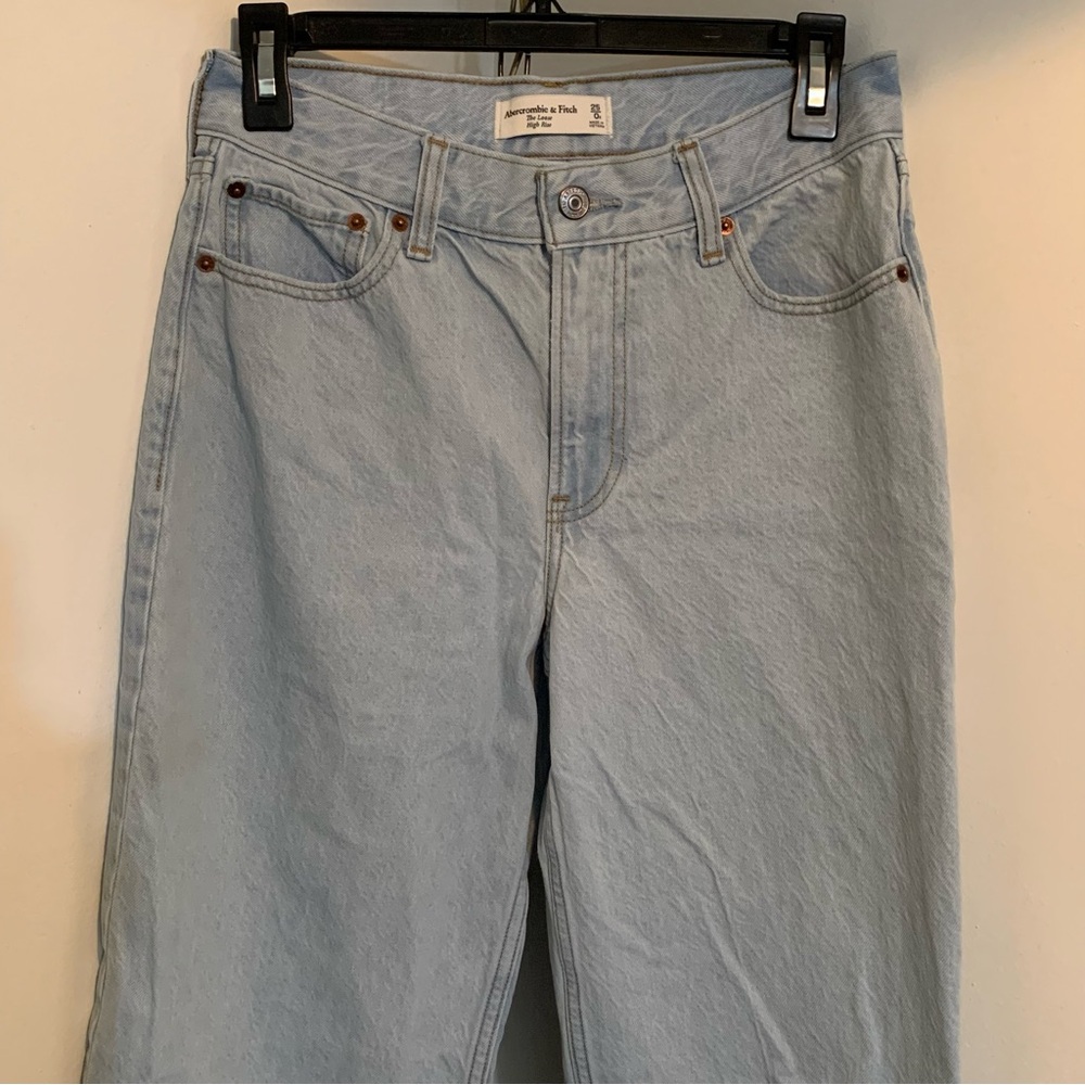 Abercrombie & Fitch The Loose High Rise Jeans - Picture 4 of 9
